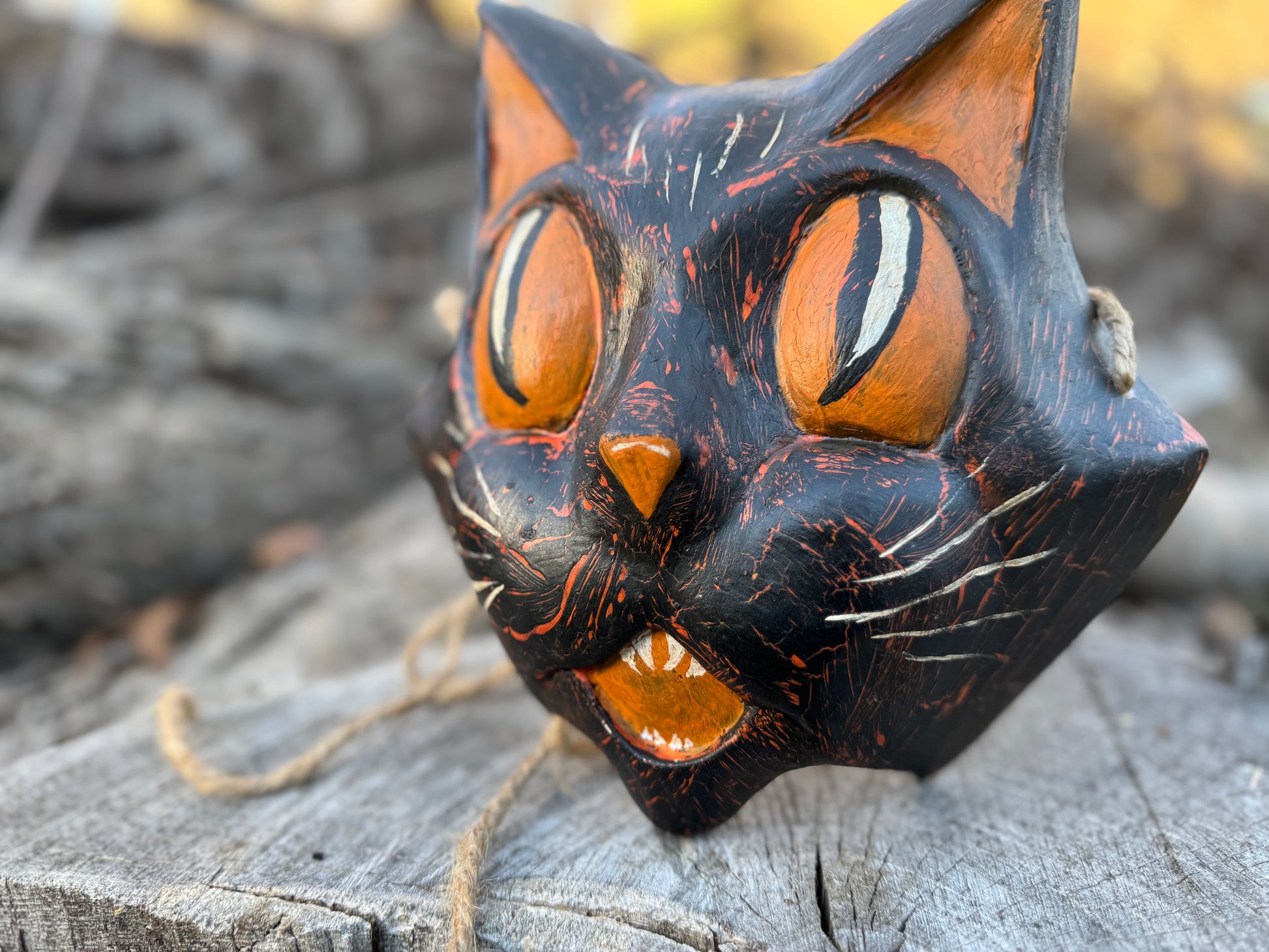 ORANGE-EYED STYLED VINTAGE BLACK CAT MASK