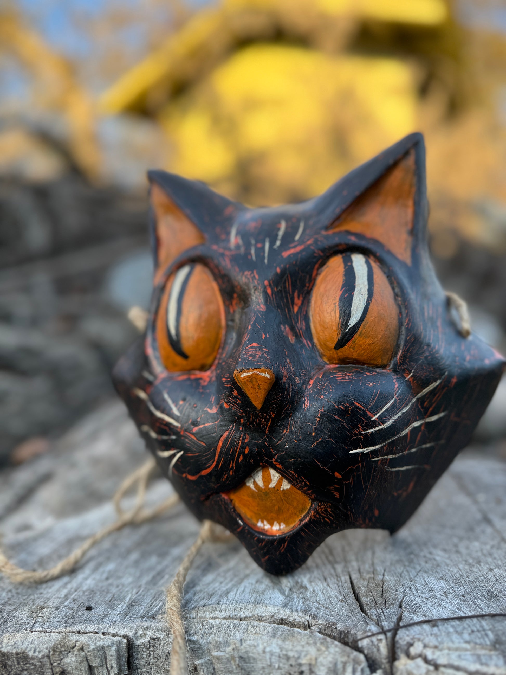 ORANGE-EYED STYLED VINTAGE BLACK CAT MASK