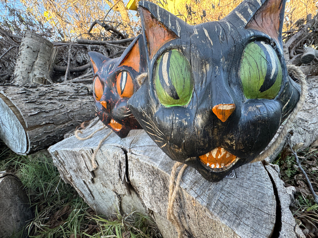 Green-Eyed Vintage Style Black Cat Mask in Faux Wood Grain