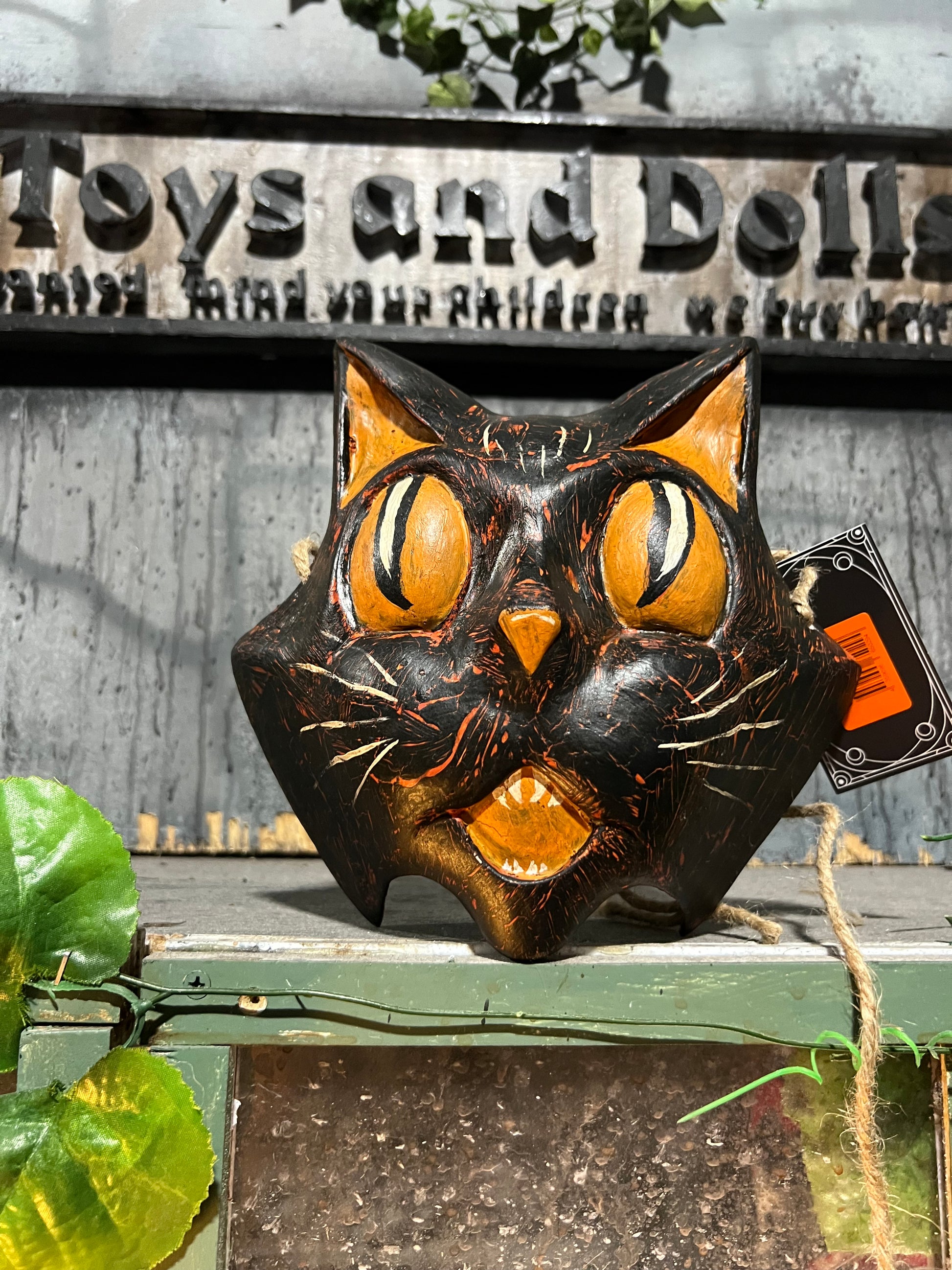 ORANGE-EYED STYLED VINTAGE BLACK CAT MASK