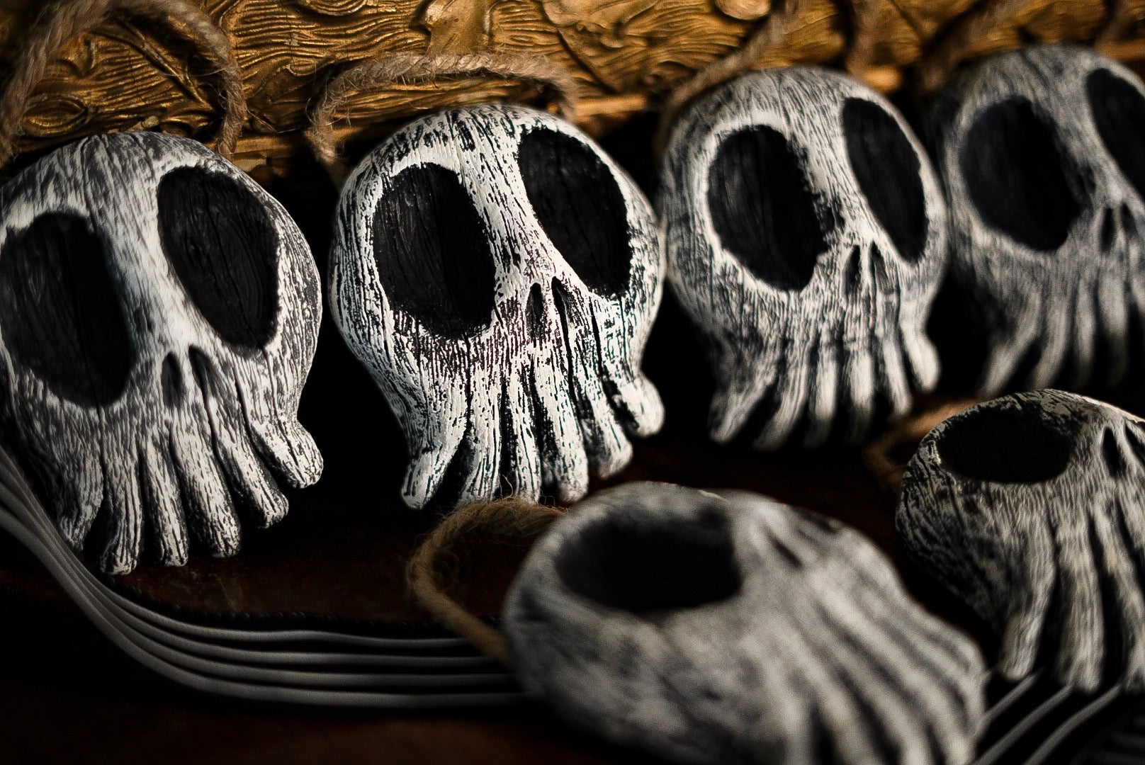 Black and White Gloomkin Skull