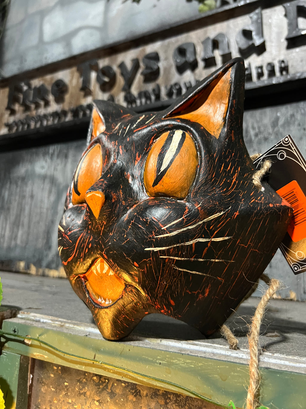 ORANGE-EYED STYLED VINTAGE BLACK CAT MASK