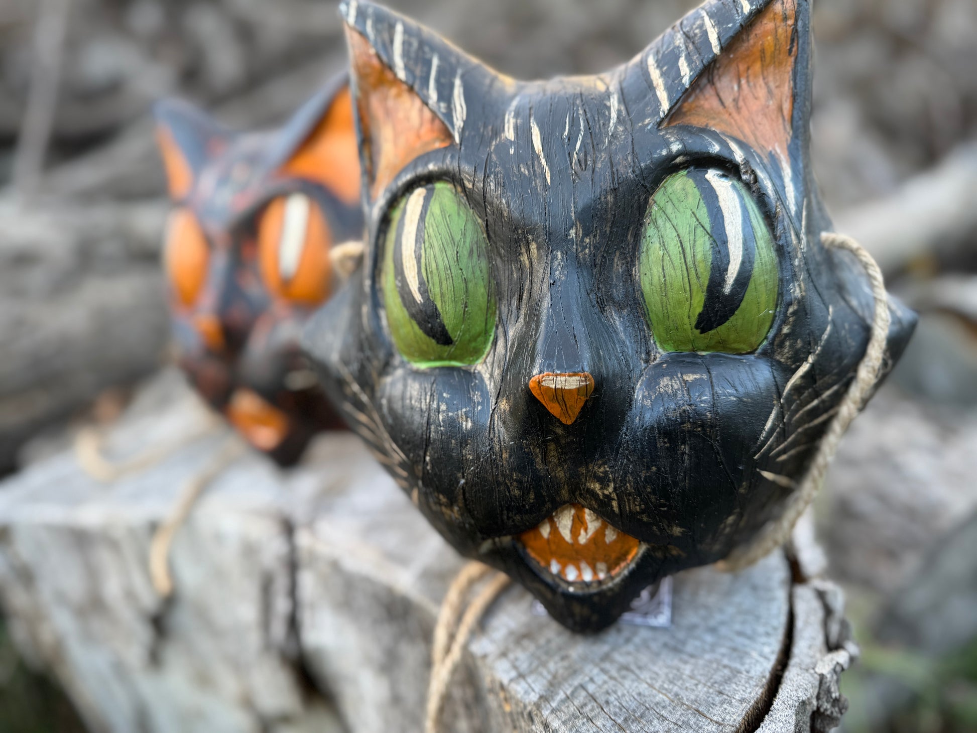 Green-Eyed Vintage Style Black Cat Mask in Faux Wood Grain