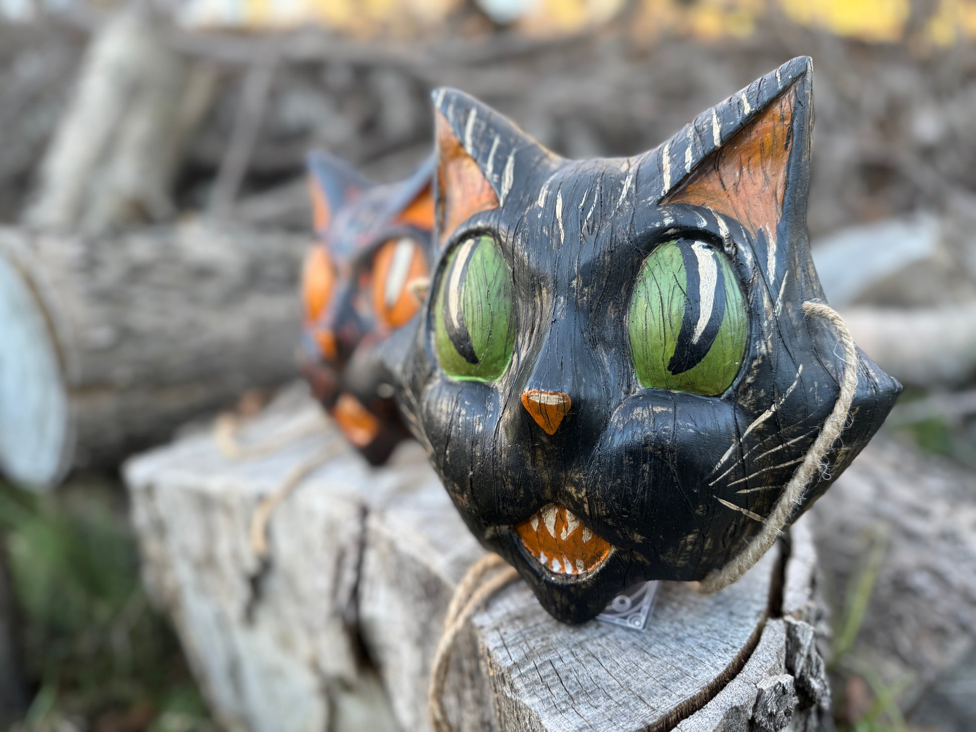 Green-Eyed Vintage Style Black Cat Mask in Faux Wood Grain