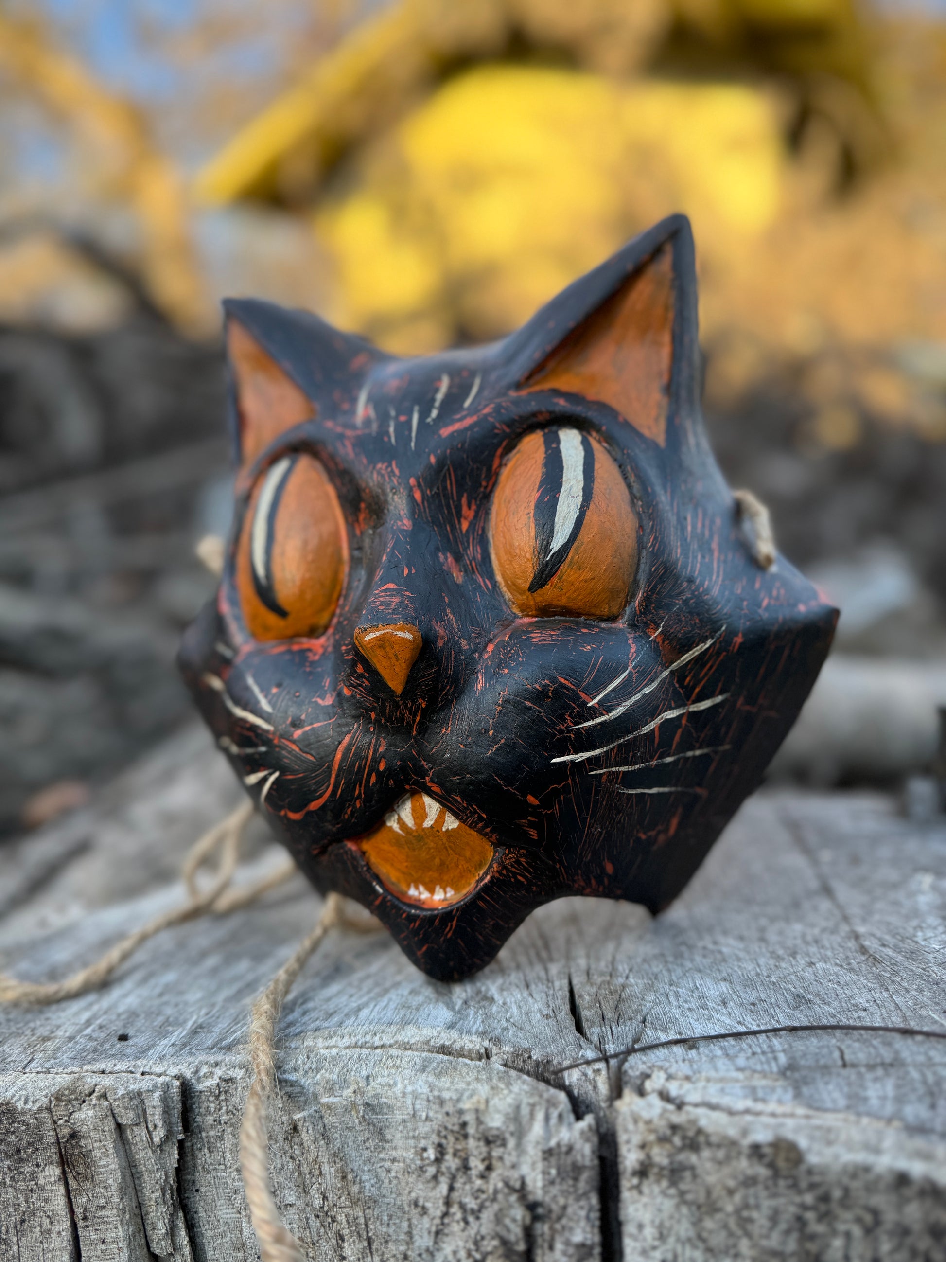 ORANGE-EYED STYLED VINTAGE BLACK CAT MASK
