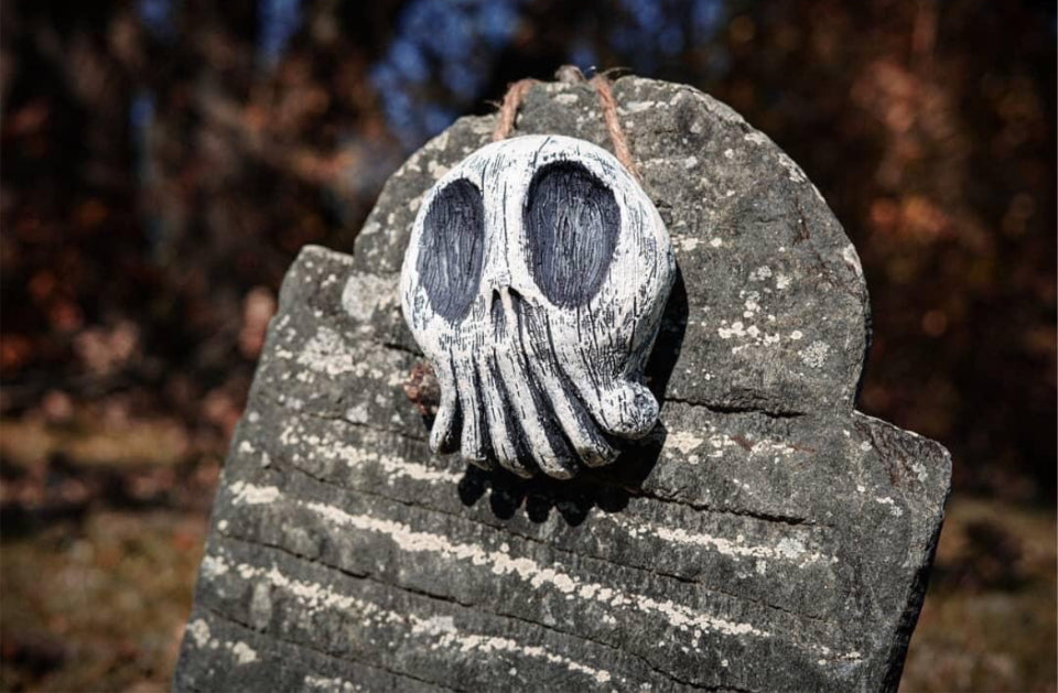 Black and White Gloomkin Skull