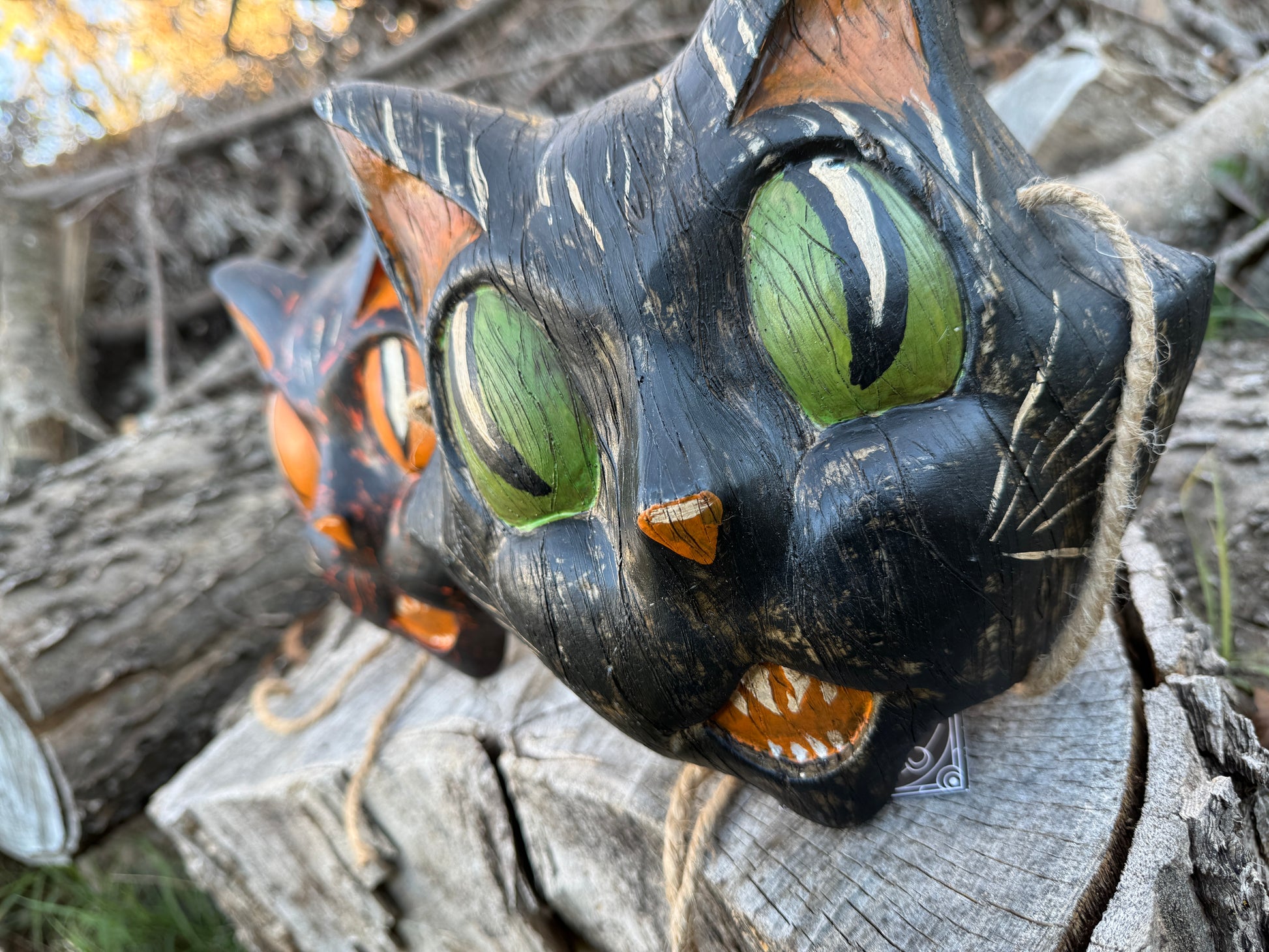 Green-Eyed Vintage Style Black Cat Mask in Faux Wood Grain