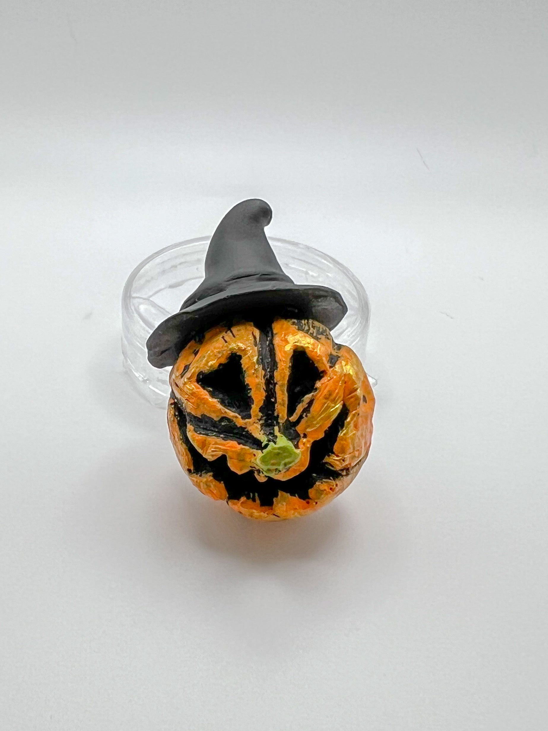 Pin or Magnet "Snapwitch" Jackolantern Witch